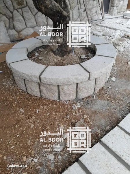 أحواض وممرات حجر