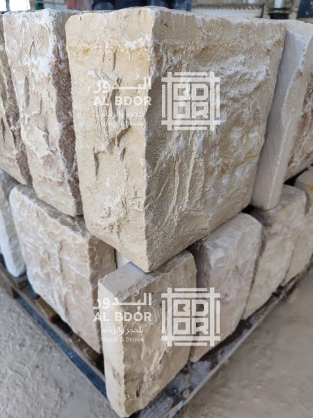 زوايا حجر معتق