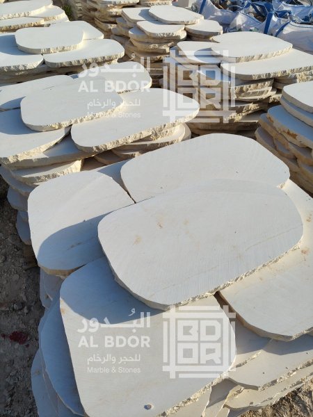 ارضيات بيضاوي وسط