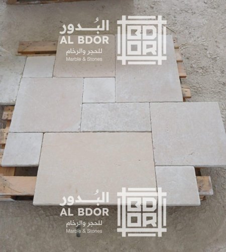 بلاط متعدد المقاسات