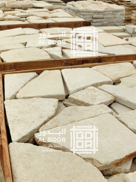 بلاط تامبلت ابيض